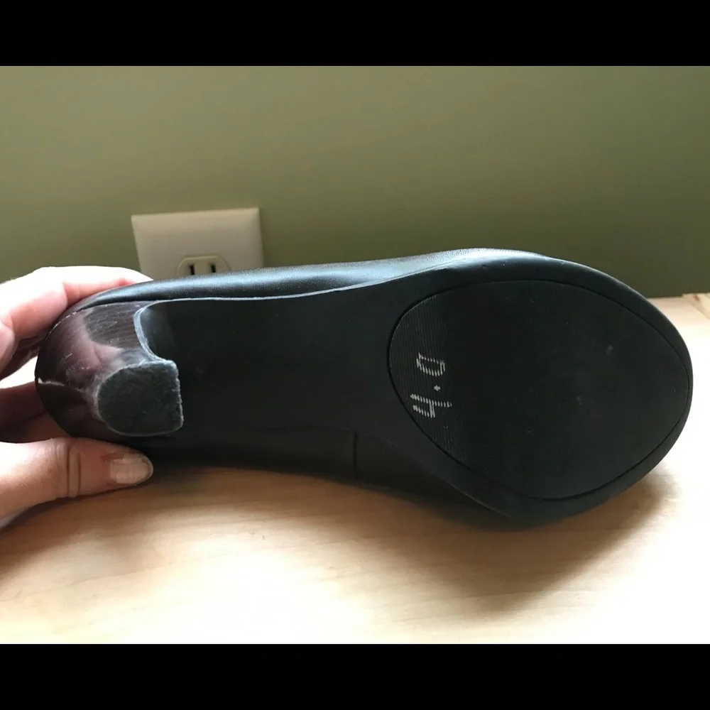 Candies Brown Heels - Picture 4 of 8